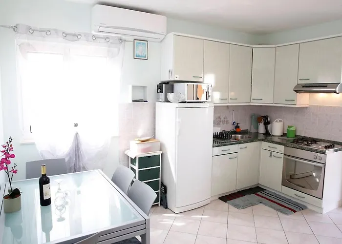 Lidija I Kat Apartamento *